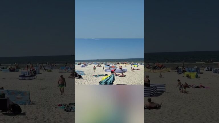 Plaża w Łebie, 19 VII 2025. Zauważalnie mniej turystów niż rok temu.
