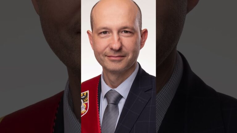 Chciał lać prezydenta pasem. A teraz…
